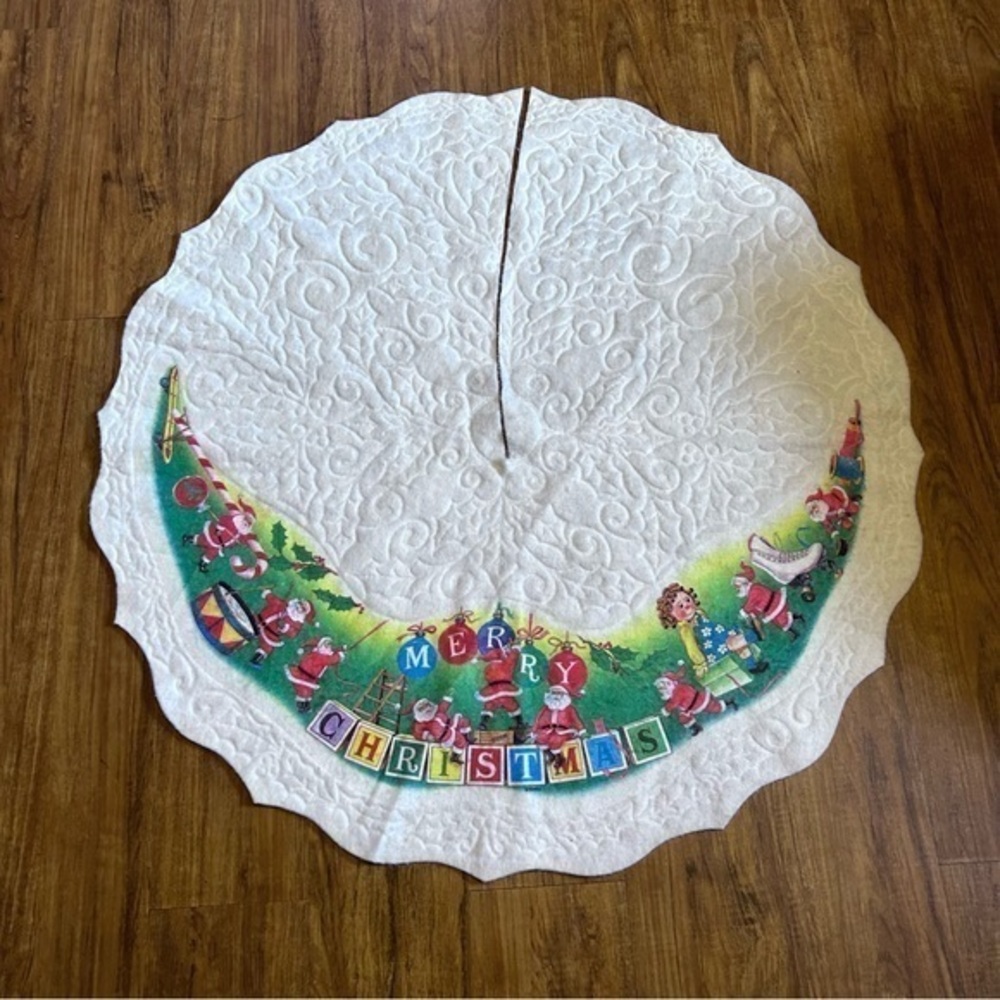 Vintage felt tree skirt raggedy ann? White embossed